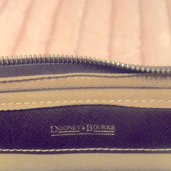 Dooney & Bourke Shoulder Bag - Picture 3 of 9